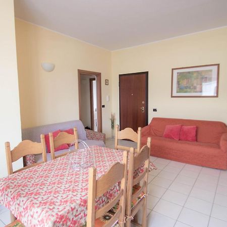 Ferienwohnung Trilocale Con Box Auto Varraze Exterior foto