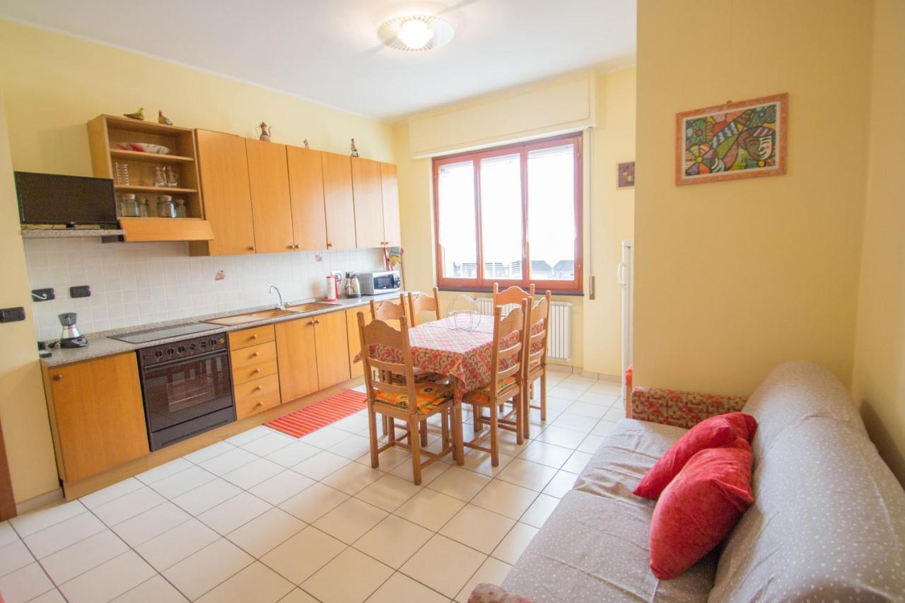 Ferienwohnung Trilocale Con Box Auto Varraze Exterior foto