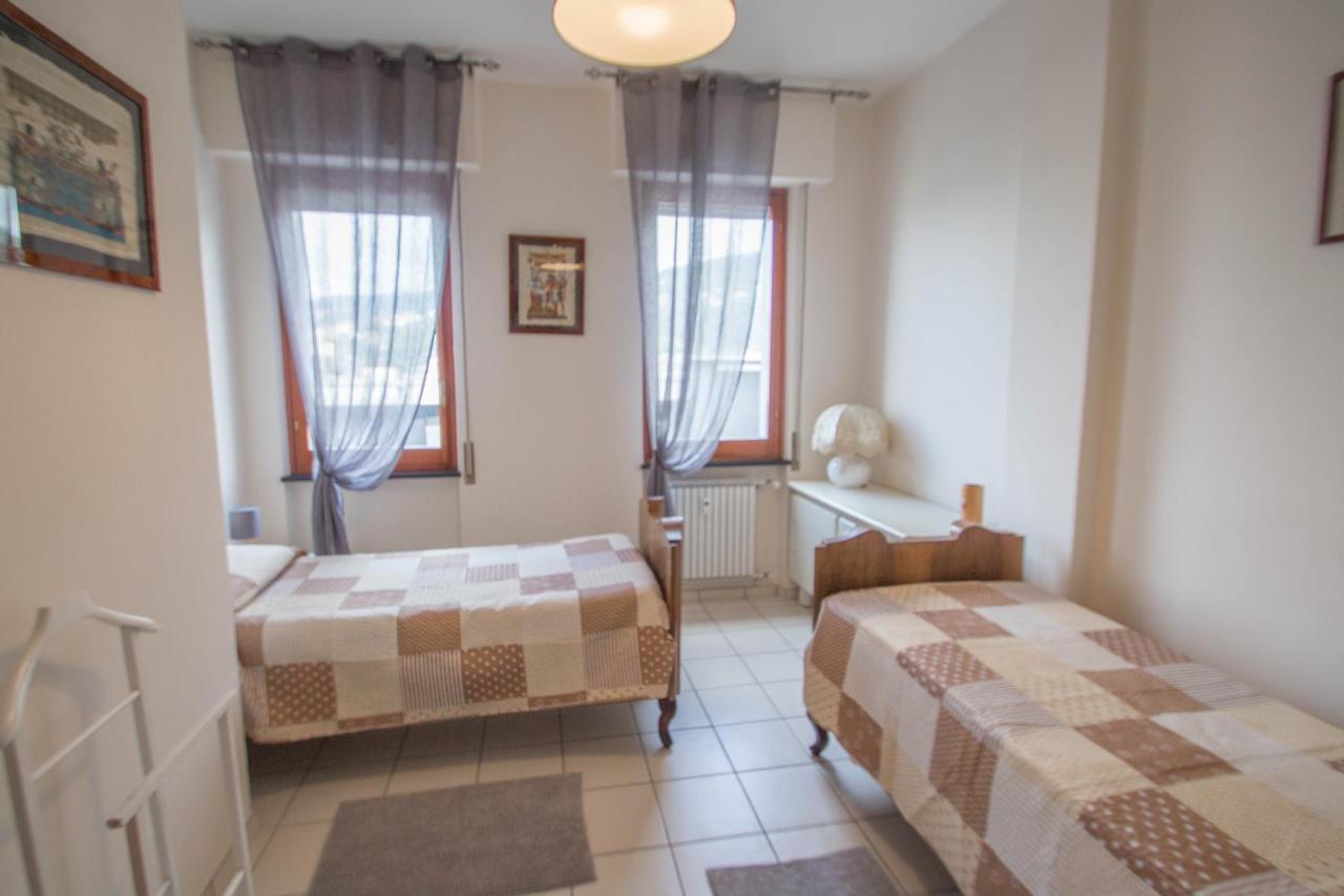 Ferienwohnung Trilocale Con Box Auto Varraze Exterior foto